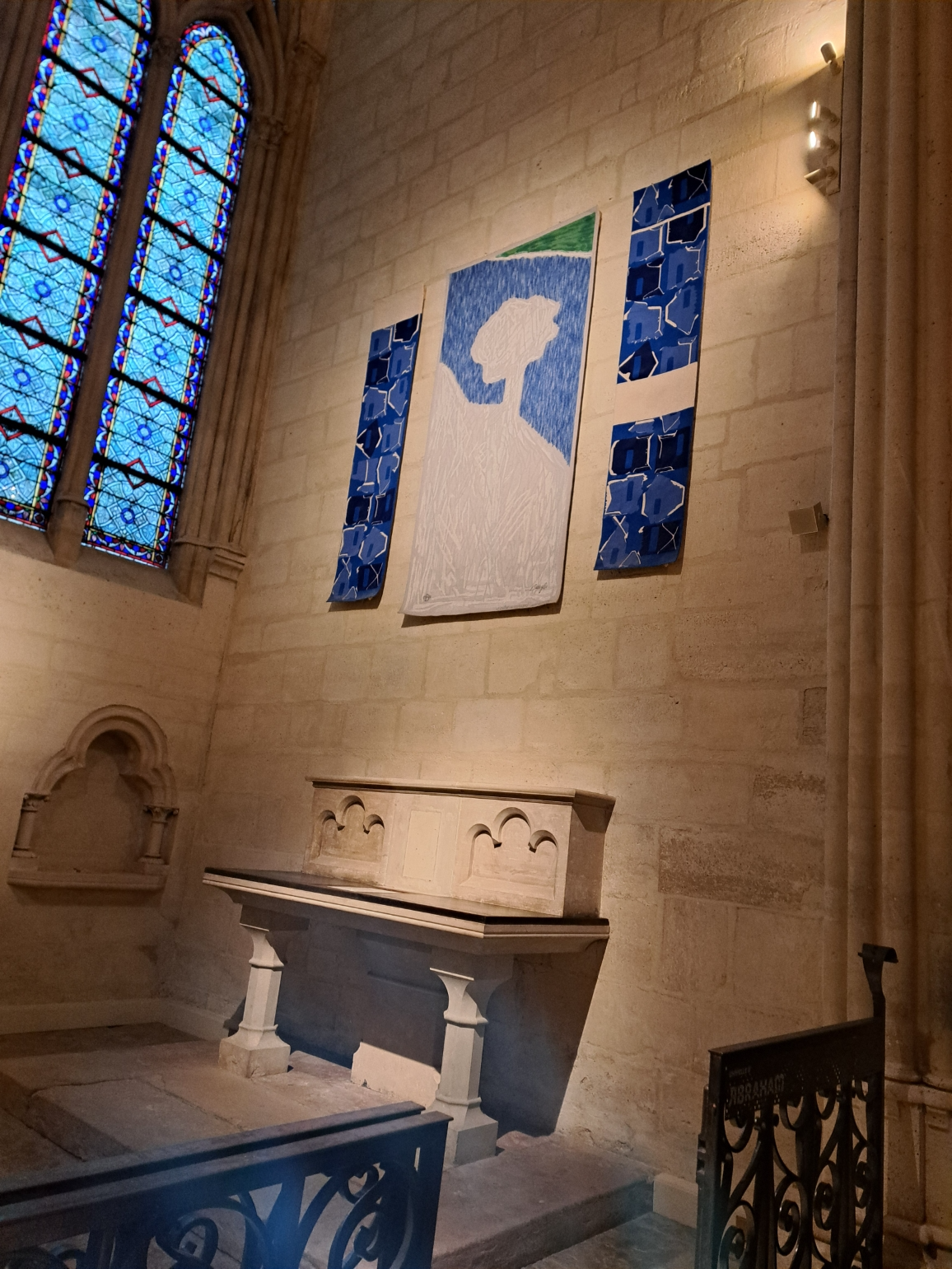 Une image contenant intérieur, mur, salle de bain, fenêtre
Le contenu généré par l’IA peut être incorrect.